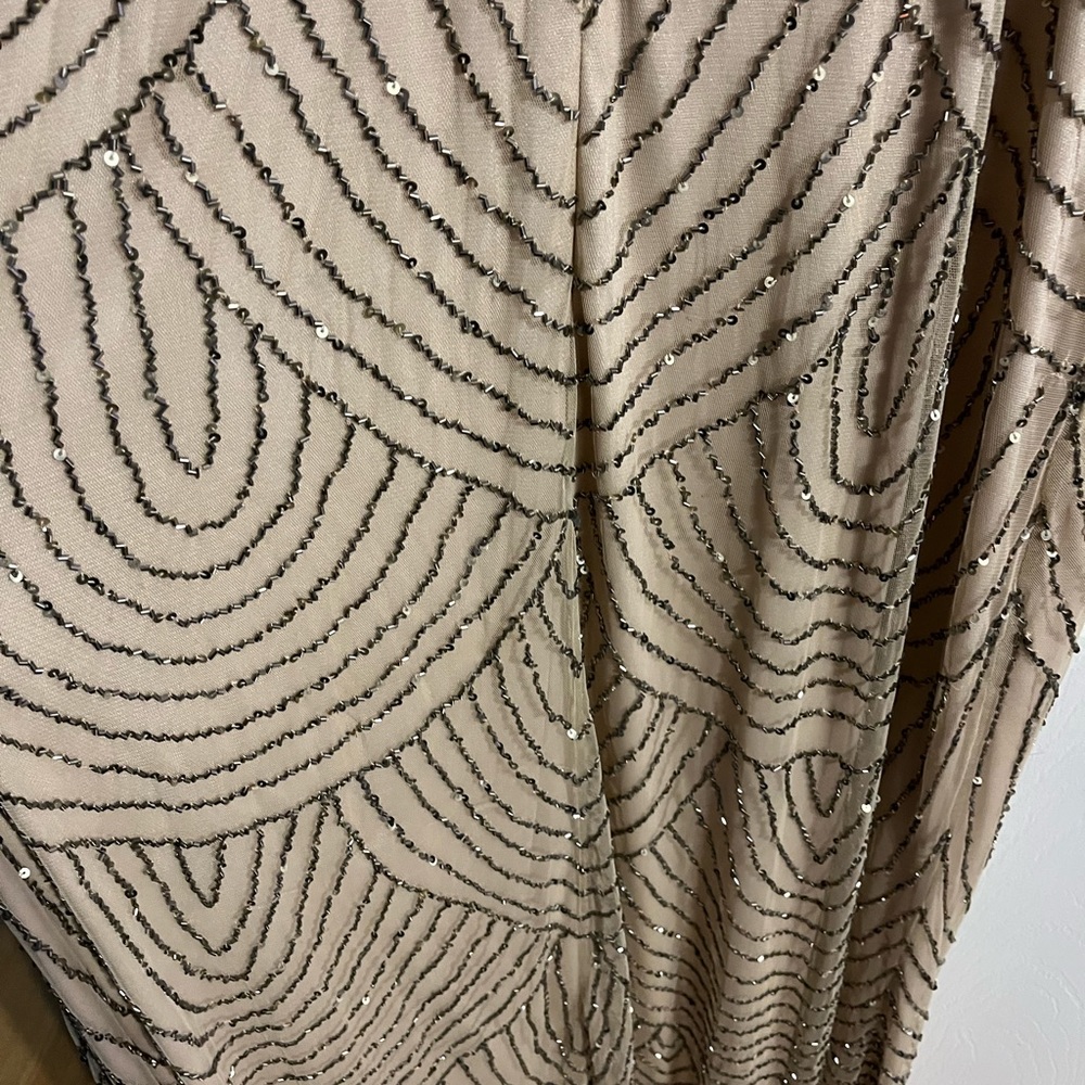 ADRIANNA PAPELL ART DECO BEADED BLOUSON GOWN IN TAUPE PINK SIZE 16 - Picture 10 of 17